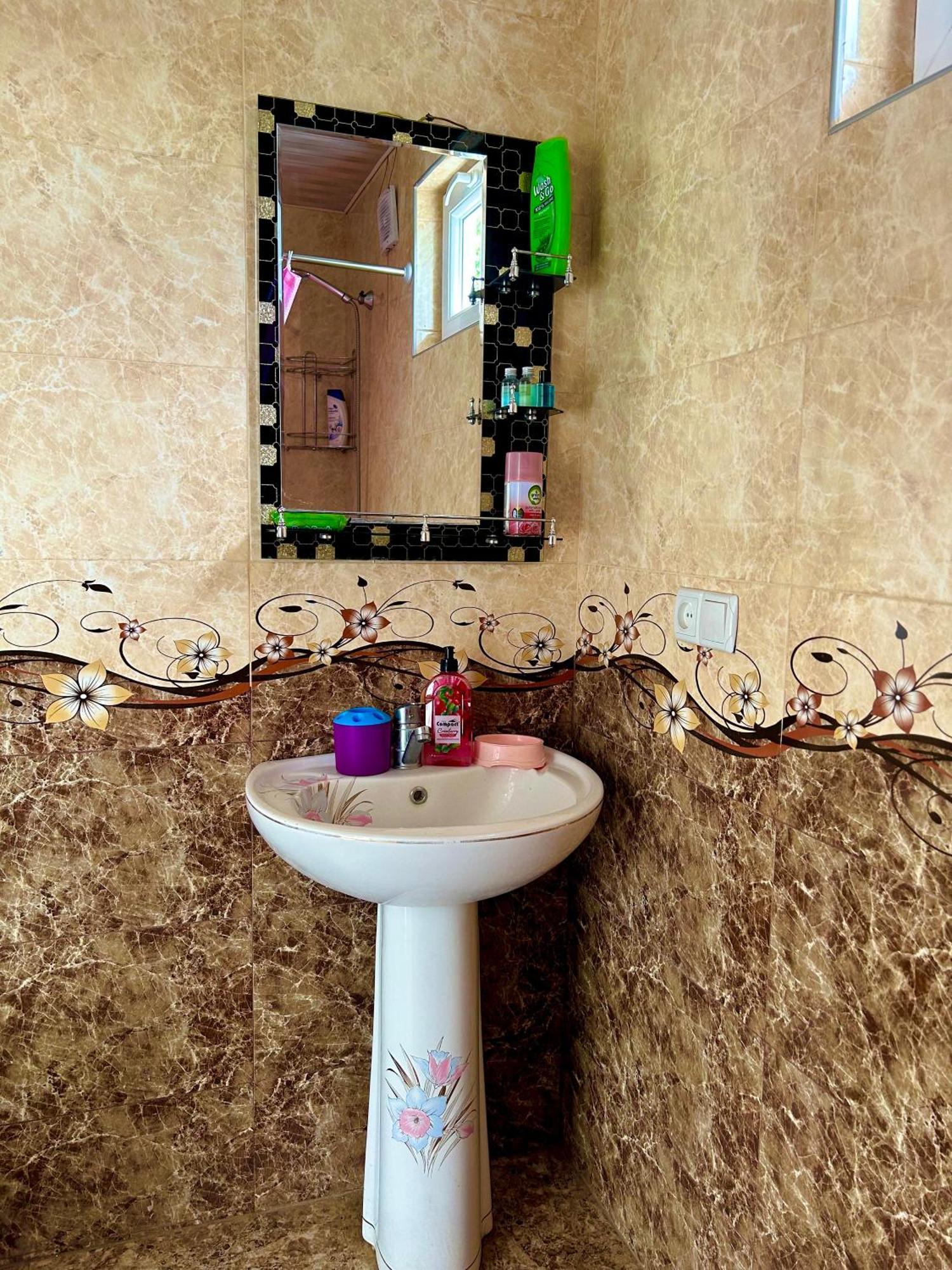 Vaso'S Guesthouse Katskhi エクステリア 写真